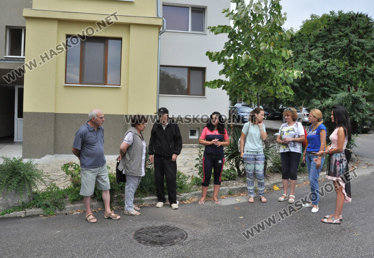 Вдигат 5-етажна кооперация в "Куба", съседите протестират заради липса на паркоместа