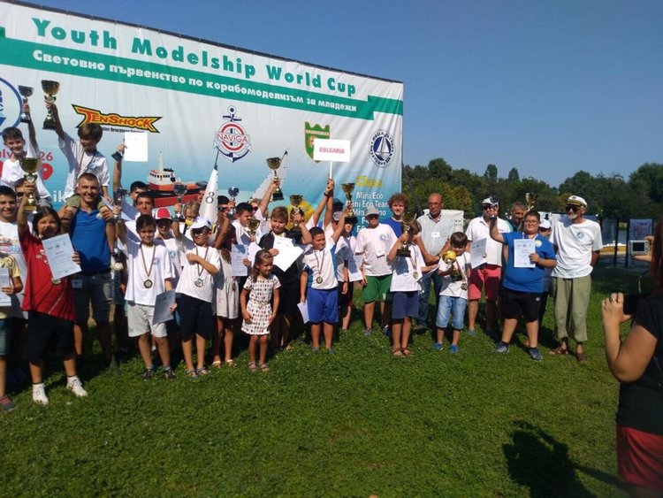 Ученик от царската гимназия в Хасково със злато от световното по корабомоделизъм в Пазарджик