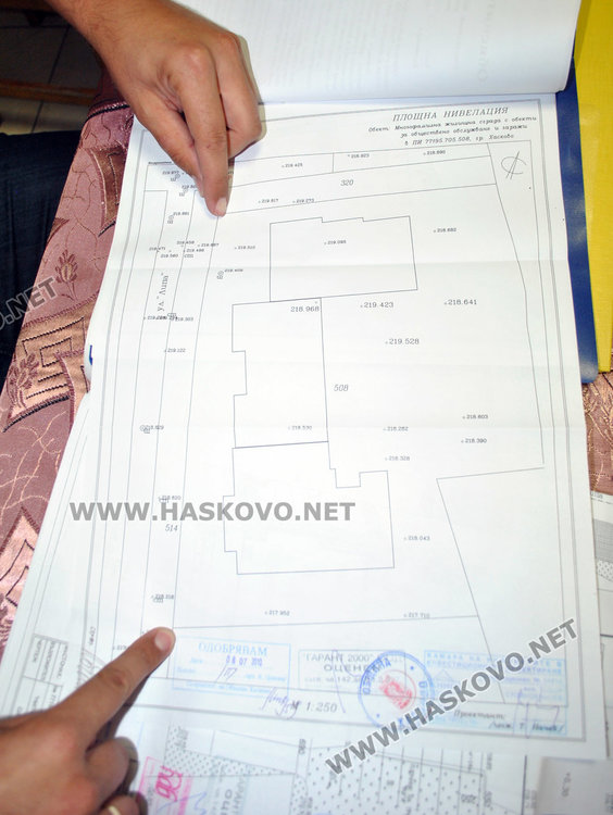 Вдигат 5-етажна кооперация в "Куба", съседите протестират заради липса на паркоместа