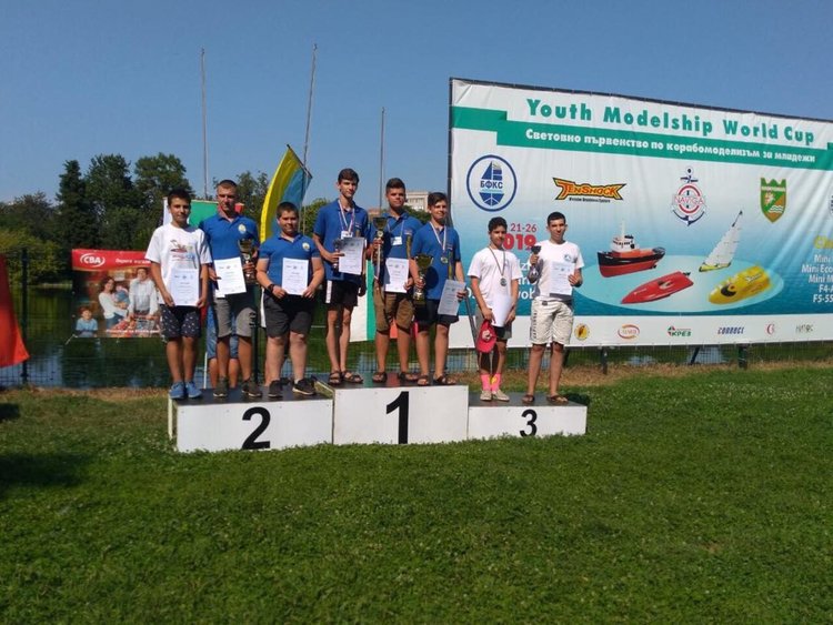 Ученик от царската гимназия в Хасково със злато от световното по корабомоделизъм в Пазарджик