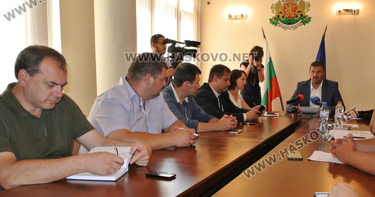 Колят дворните прасета на  20-километра от свинефермата в Клокотница 