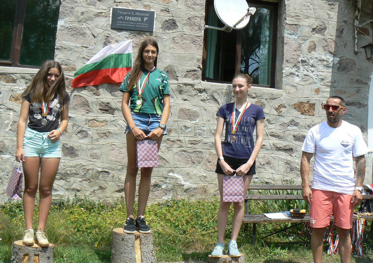 Състезатели на "Компас" с призови места в четири състезания в Родопите