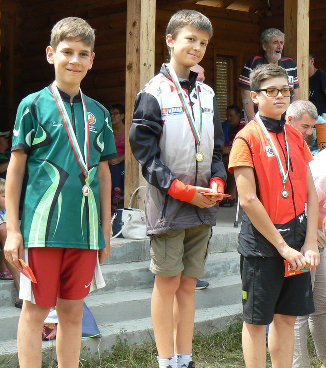 Състезатели на "Компас" с призови места в четири състезания в Родопите