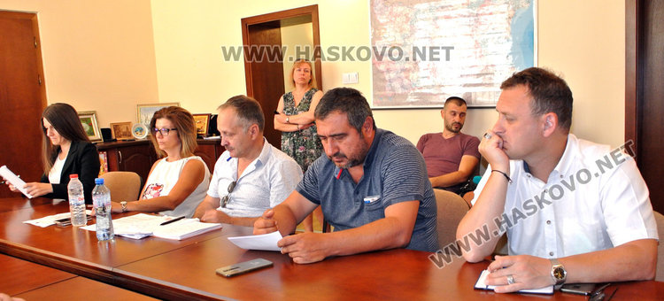 Колят прасетата в 54 населени места в общините: Хасково, Минерални бани и Димитровград