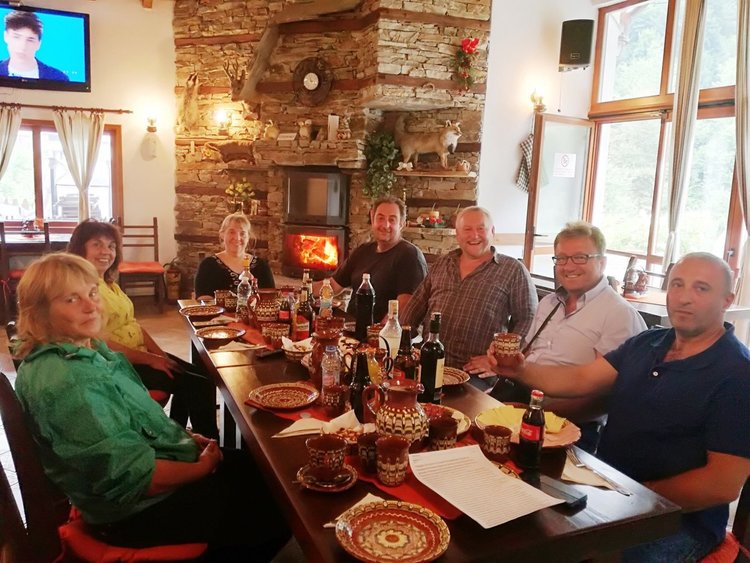 След посещението на пещерата, вчера домакините от сдружението в Могилица, реализирало проекта, поканиха партньори, колеги и представители на институциите и местната власт, за да представят новата туристическа атракция, която още това лято ще привлече посетители