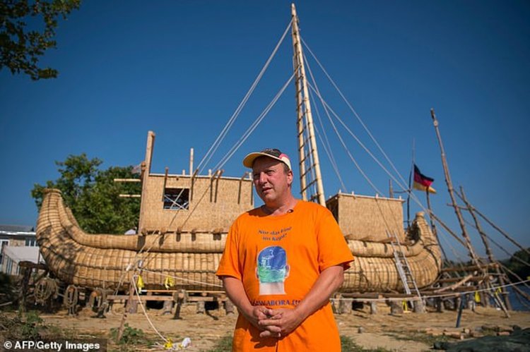 Авантюристи с тръстикова лодка се отправят по следите на древните египтяни