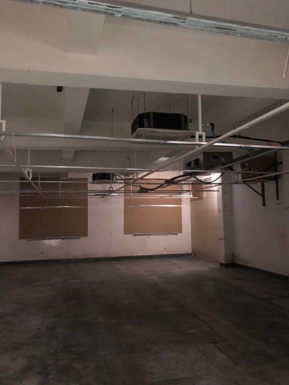 Арести на ОПГ за разпространение на марихуана на едро, иззети автоматично оръжие и пари