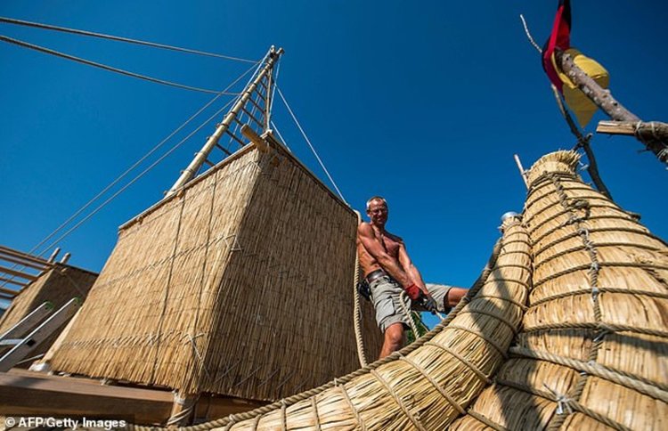 Авантюристи с тръстикова лодка се отправят по следите на древните египтяни