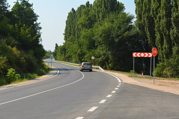 Ремонтираха 3 км от пътя за Доситеево