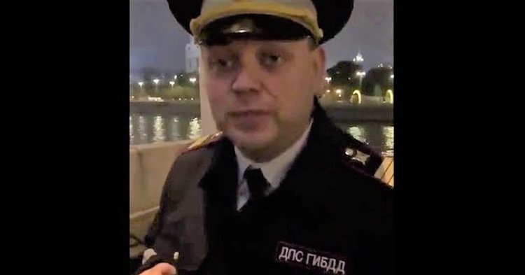 Руски актьор попадна за 8 дни в ареста за видео, в което играе пиян полицай (видео)