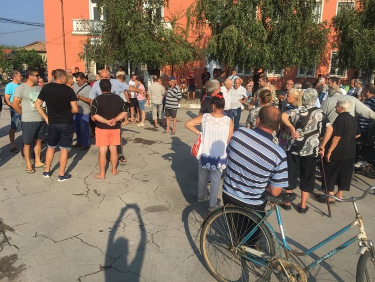 В Крушево отказаха да се подчинят на заповедта на областния управител за избиване на прасетата