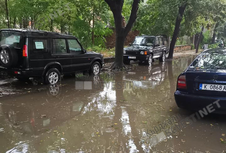 Небето над Кърджали се отвори, паднаха 60 л.на кв. метър/снимки/