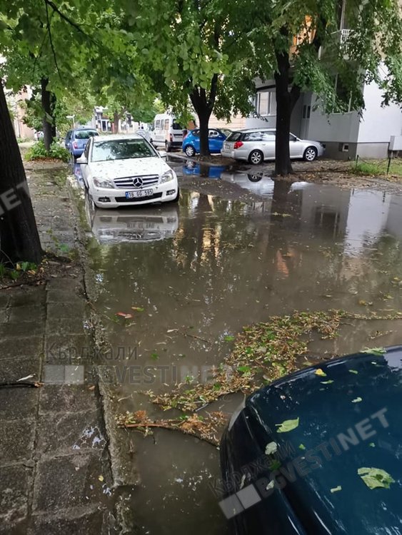 Небето над Кърджали се отвори, паднаха 60 л.на кв. метър/снимки/