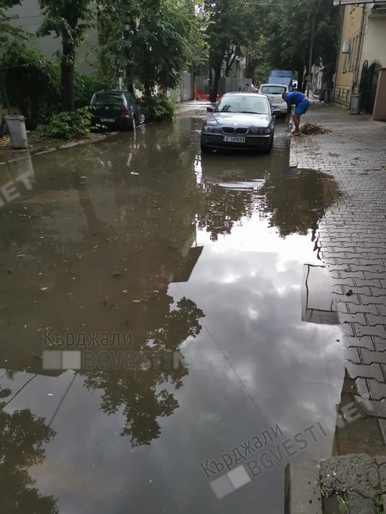 Небето над Кърджали се отвори, паднаха 60 л.на кв. метър/снимки/