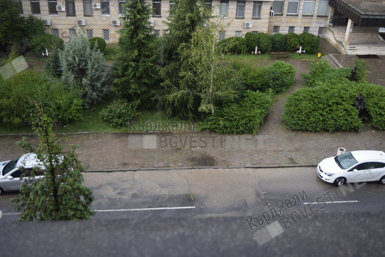 Небето над Кърджали се отвори, паднаха 60 л.на кв. метър/снимки/