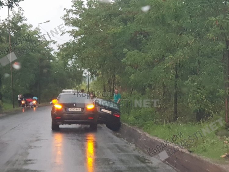 Небето над Кърджали се отвори, паднаха 60 л.на кв. метър/снимки/