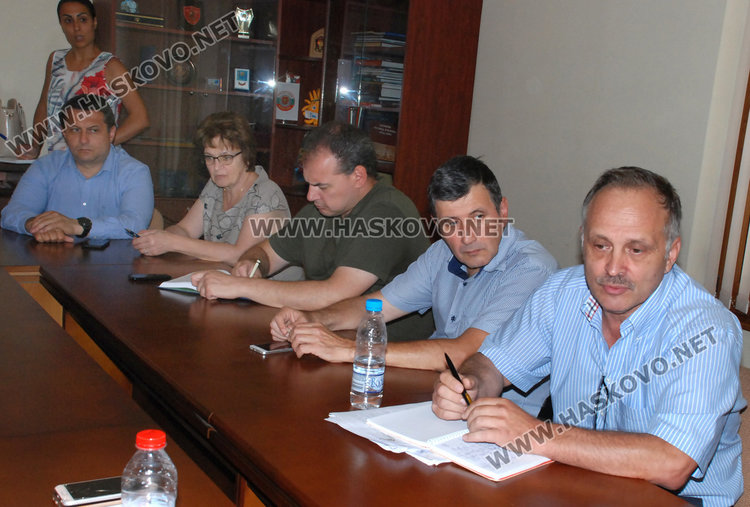 Подписки от 3 села срещу клането на прасета, започват проверки 