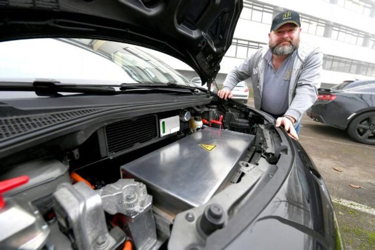 Френски стартъп превръща стари дизелови коли в електромобили