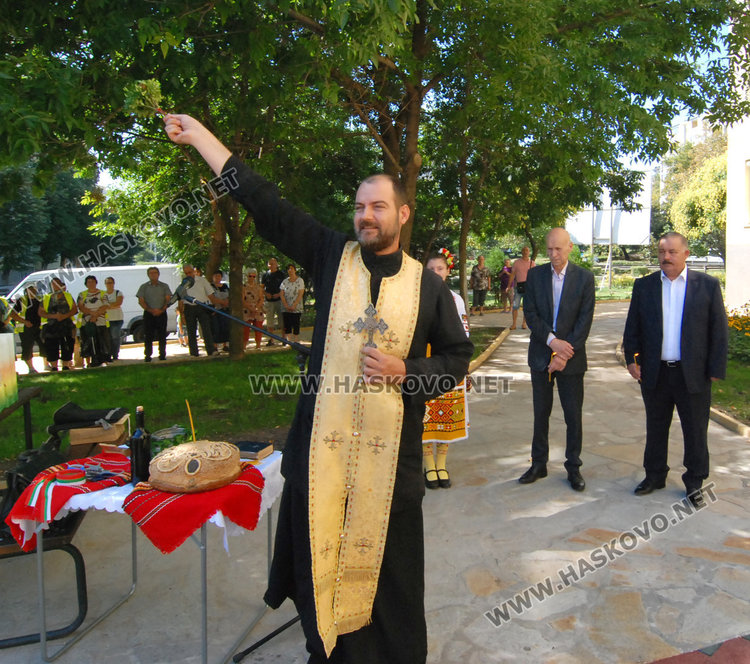 С водосвет откриха детски площадки и игрище в "Орфей"