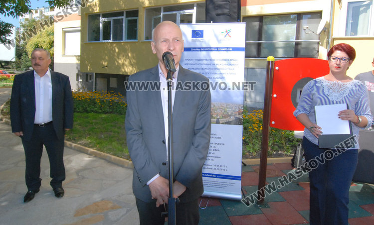 С водосвет откриха детски площадки и игрище в "Орфей"