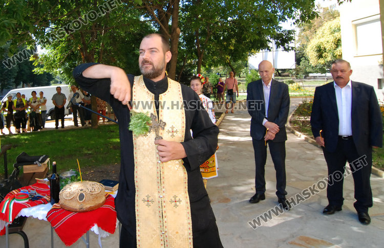 С водосвет откриха детски площадки и игрище в "Орфей"