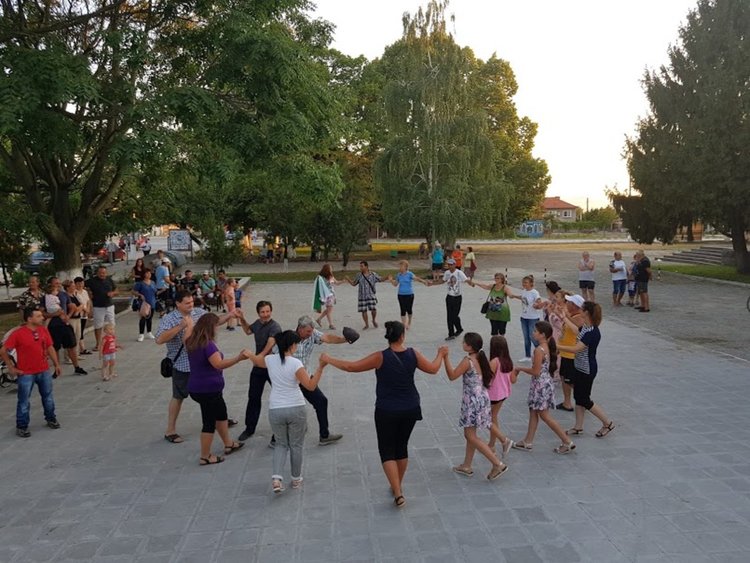 След среща с Мая Манолова недоволните свиневъди от Първомайско прекратиха протестните действия