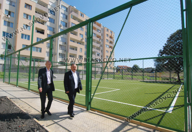 С водосвет откриха детски площадки и игрище в "Орфей"