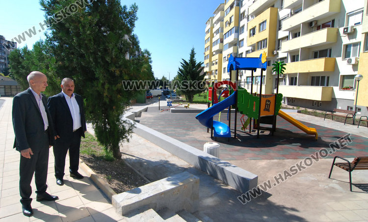 С водосвет откриха детски площадки и игрище в "Орфей"