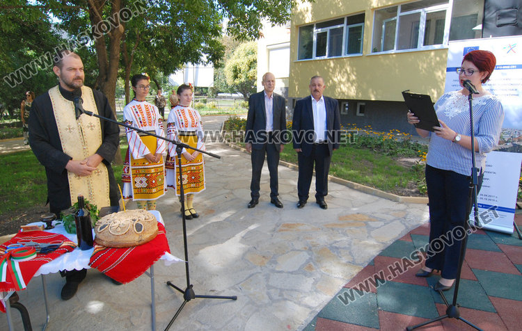 С водосвет откриха детски площадки и игрище в "Орфей"