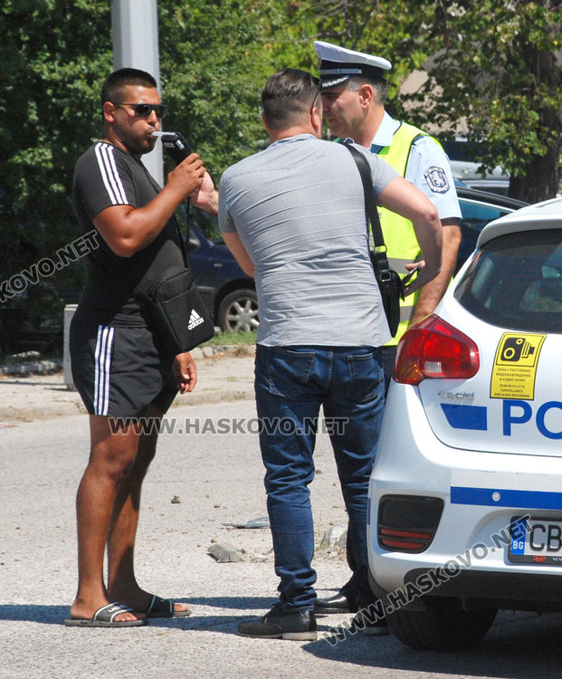 Ауди и Пежо се разбиха по булеварда след КАТ, пострада мъж