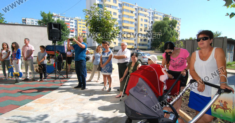 С водосвет откриха детски площадки и игрище в "Орфей"