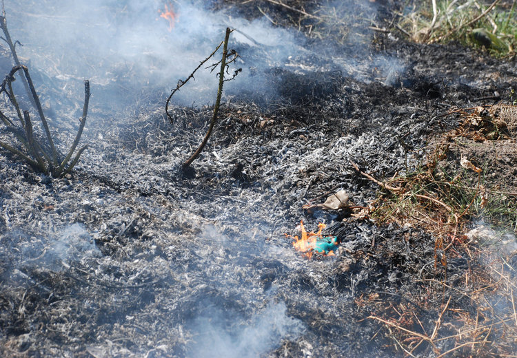 Пожар в частен имот обгази Сточна гара в Хасково