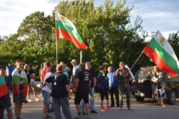 Седми ден блокада на пътя Сливен-Ямбол, Безмер на протест срещу избиването на животни