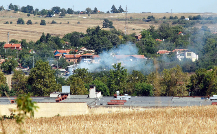 Пожар в частен имот обгази Сточна гара в Хасково