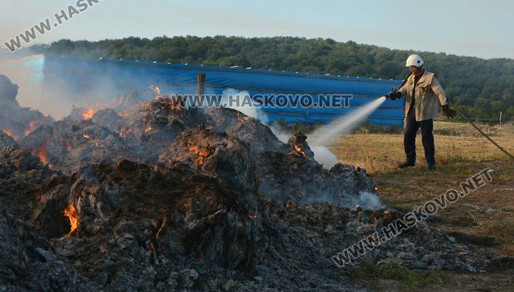 Пожар изпепели 1000 бали слама и сено