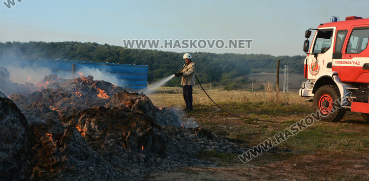 Пожар изпепели 1000 бали слама и сено