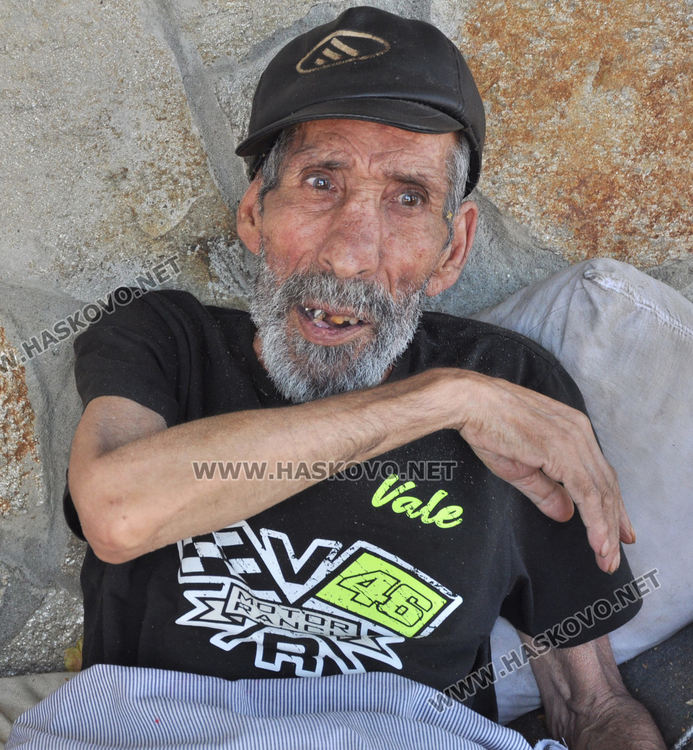 Бездомен хасковлия мизерства на улицата, настаняват го в Старческия дом