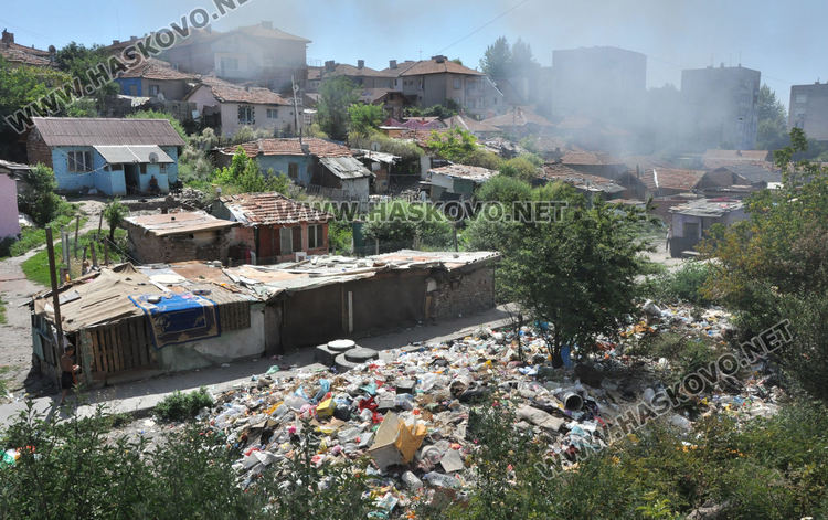 Пожар в дерето в „Република” обгази Хасково
