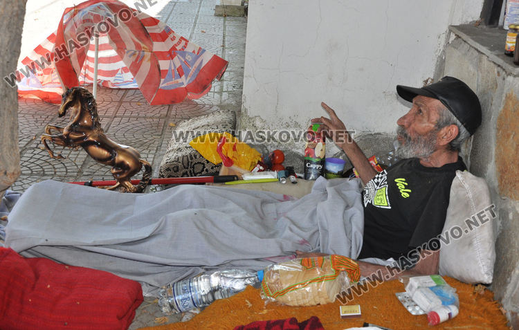 Бездомен хасковлия мизерства на улицата, настаняват го в Старческия дом