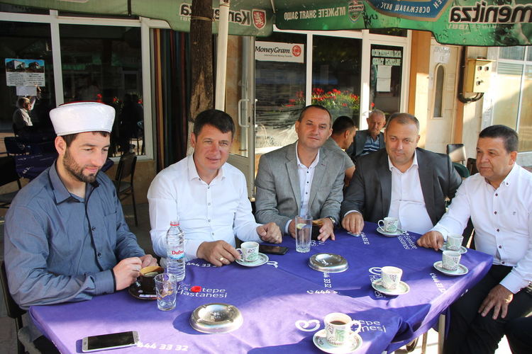 Кмет и имам пиха заедно байрамско кафе в Ардино
