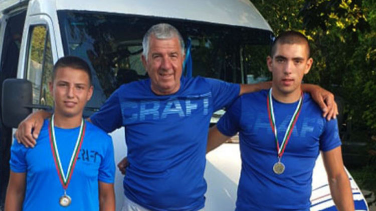 Расте интересът към каяка сред кърджалийските деца