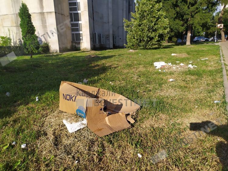 Сметища и до общината, боклуци посрещат гостите за Байрама