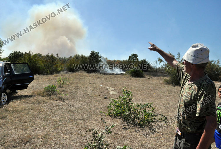 купчината запалени дрехи, които местните показаха още в понеделник, като причина за големия пожар