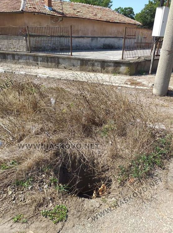 Шахти без капаци дебнат минувачите край училището в с.Малево