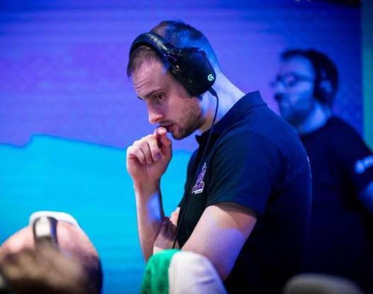 Професия треньор на геймъри: димитровградчанинът Антон Георгиев е един от най-добрите треньори в България