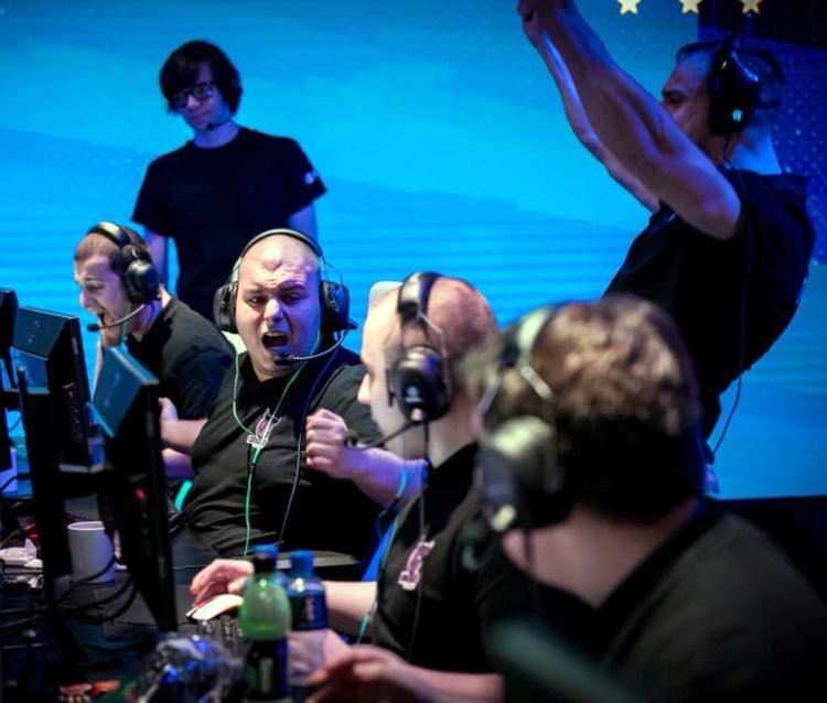 Професия треньор на геймъри: димитровградчанинът Антон Георгиев е един от най-добрите треньори в България