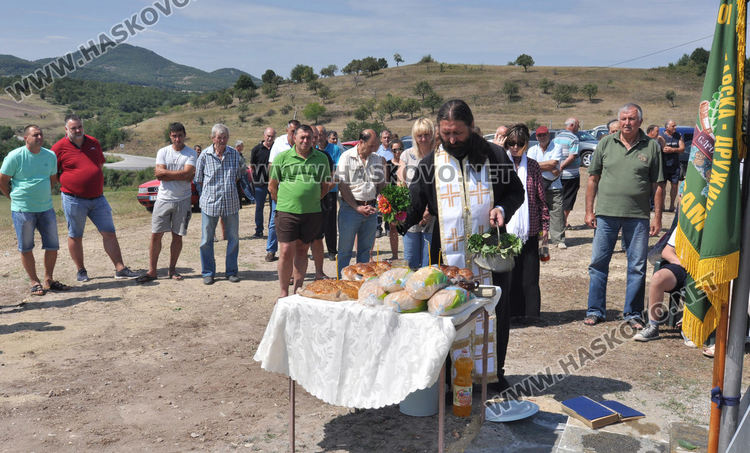 9-метровият кръст край Сусам и параклисът до него се появили като видение в съня на местна жена