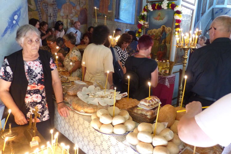 С литийно шествие с плащеницата на Божията майка започна честването на празника Голяма Богородица