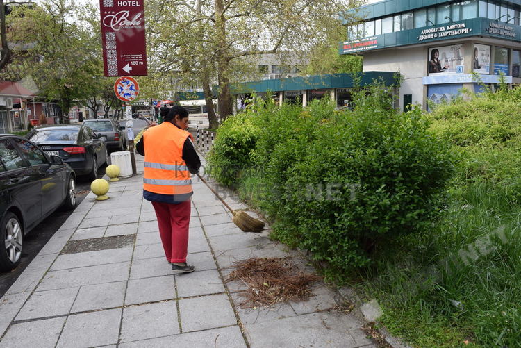 Работници по чистотата масово напускат примамени от големи пари в чужбина,  сметопочистващата фирма със спешни мерки