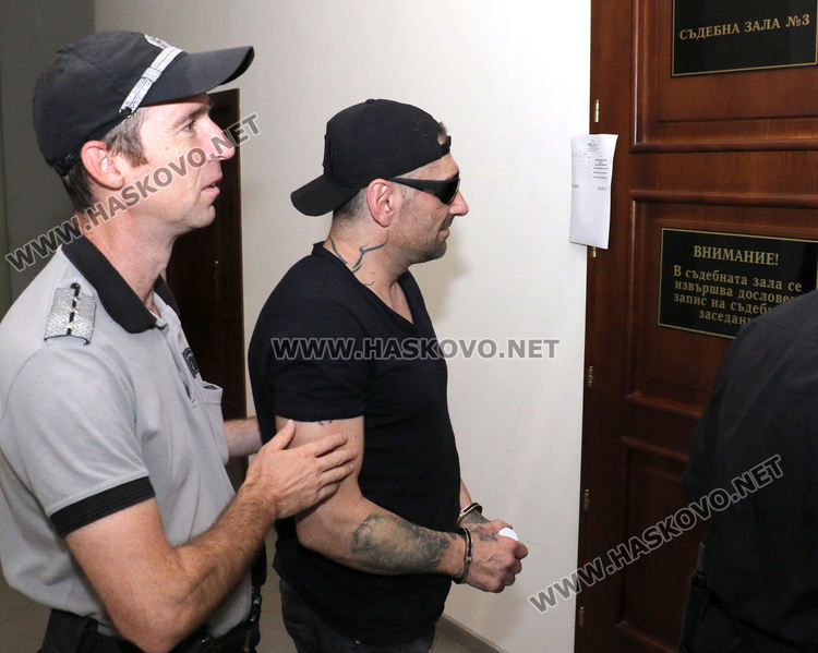 Руснака зад решетките за палежа на БМВ-то на бившата си